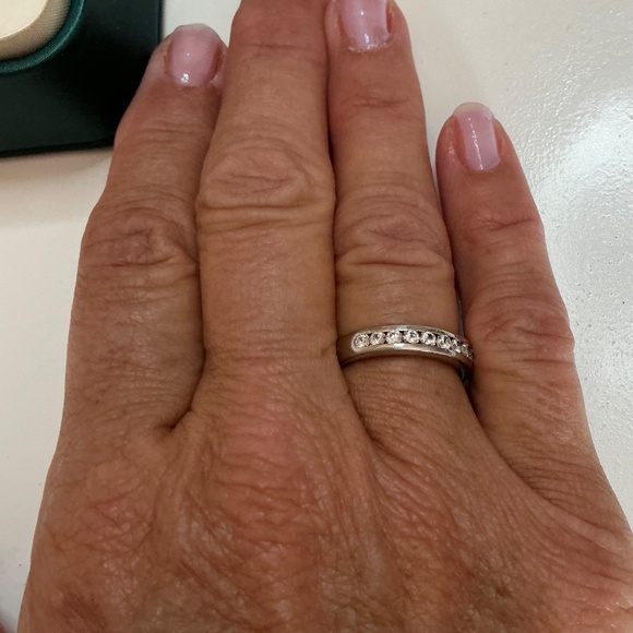 Ladies platinum and diamond ring size 6. 1/2 carat diamonds E-F Color VS Clarity - Picture 4 of 5